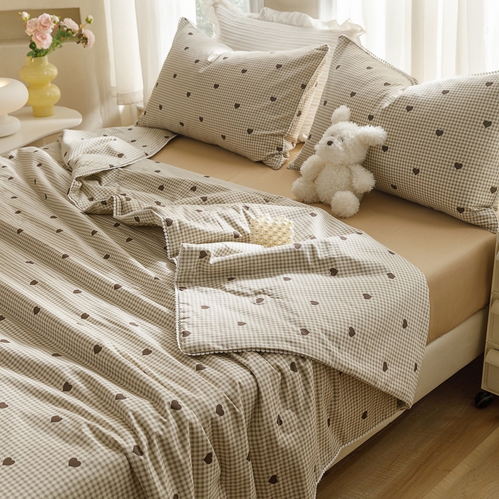 91家纺网 家纺一手货源 找家纺 优被业 2025新款全棉13372大豆夏被四件套小碎花系列 守护甜心