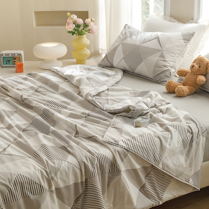 91家纺网 家纺一手货源 找家纺 优被业 2025新款全棉13372大豆夏被四件套小碎花系列 菱格