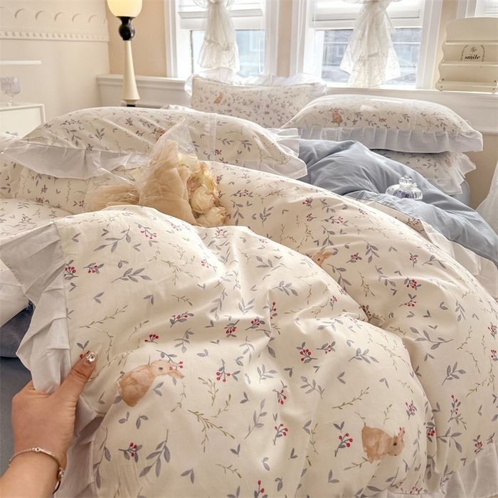 91家纺网 家纺一手货源 找家纺 简宜家居（朝初家纺） 2025新款40支斜纹全棉花边款四件套 一只甜甜兔