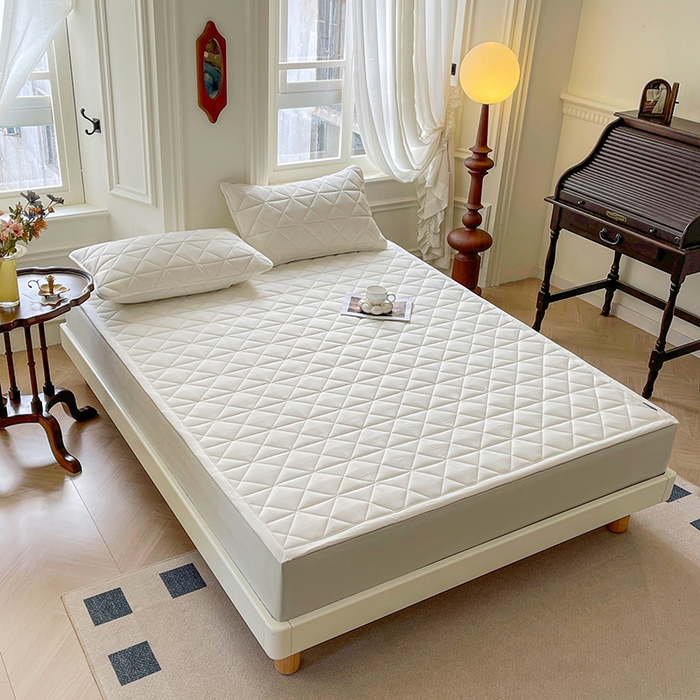 91家纺网 家纺一手货源 找家纺 3C 2024新款全棉夹棉大豆床护垫 奶昔白