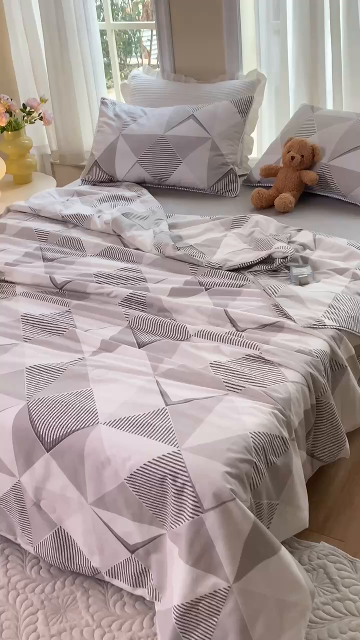 91家纺网 家纺一手货源 找家纺 优被业 2025新款全棉13372大豆夏被四件套小碎花系列 菱格