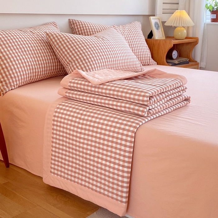 91家纺网 家纺一手货源 找家纺 莱宁 2024新款a类里外全棉色织水洗棉棉花夏被 粉小格