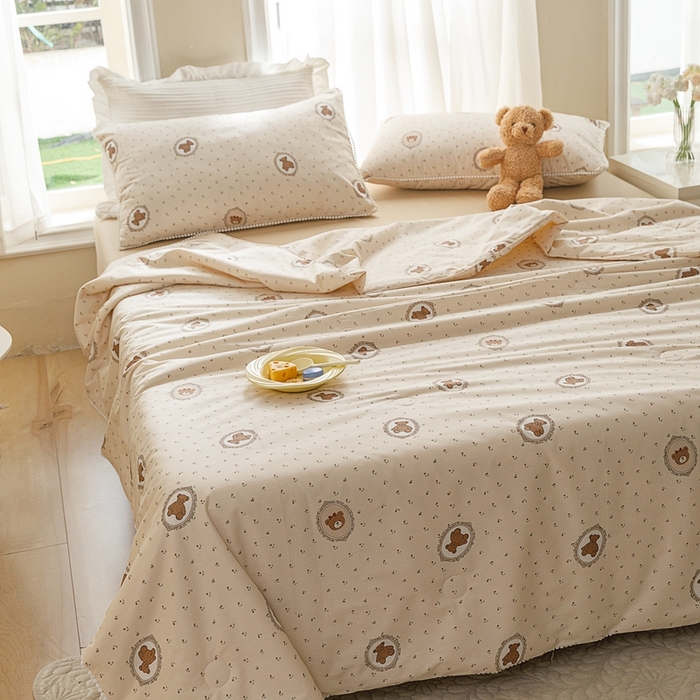 91家纺网 家纺一手货源 找家纺 优被业 2025新款全棉13372大豆夏被四件套小碎花系列 梦露熊