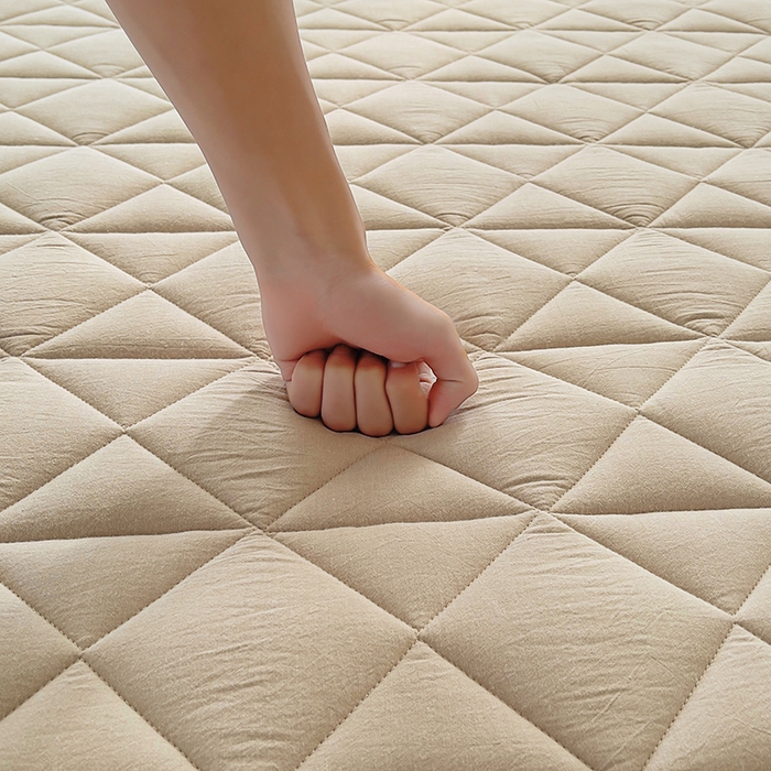 91家纺网 家纺一手货源 找家纺 3C 2024新款全棉夹棉大豆床护垫 浅驼