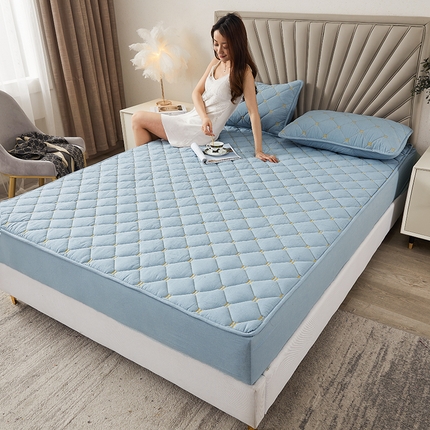 91家纺网 家纺一手货源 找家纺 3C 2024新款H标刺绣床笠 浅蓝