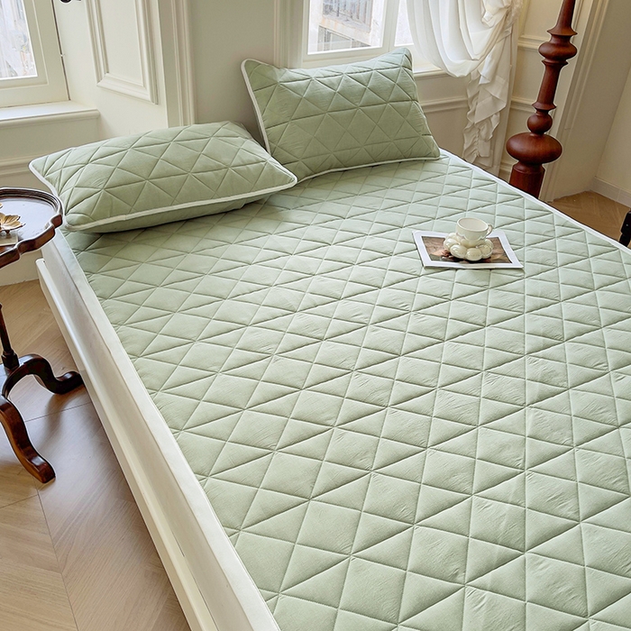 91家纺网 家纺一手货源 找家纺 3C 2024新款全棉夹棉大豆床护垫 抹茶绿