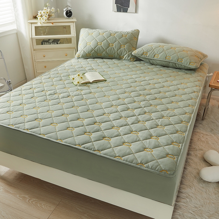 91家纺网 家纺一手货源 找家纺 3C 2024新款全棉抗菌抑菌云朵刺绣床笠 抹茶绿