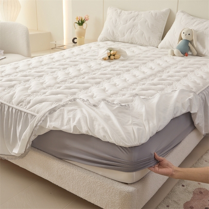 91家纺网 家纺一手货源 找家纺 3C 2024新款玫瑰水洗棉床裙式床笠 奶昔白