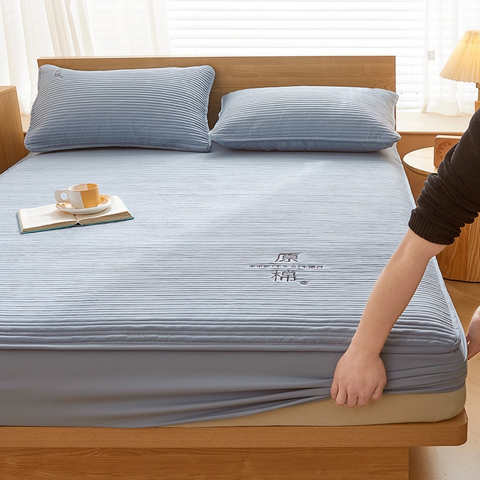 91家纺网 家纺一手货源 找家纺 喜居 2024新款原棉大豆夹棉床笠 雾蓝