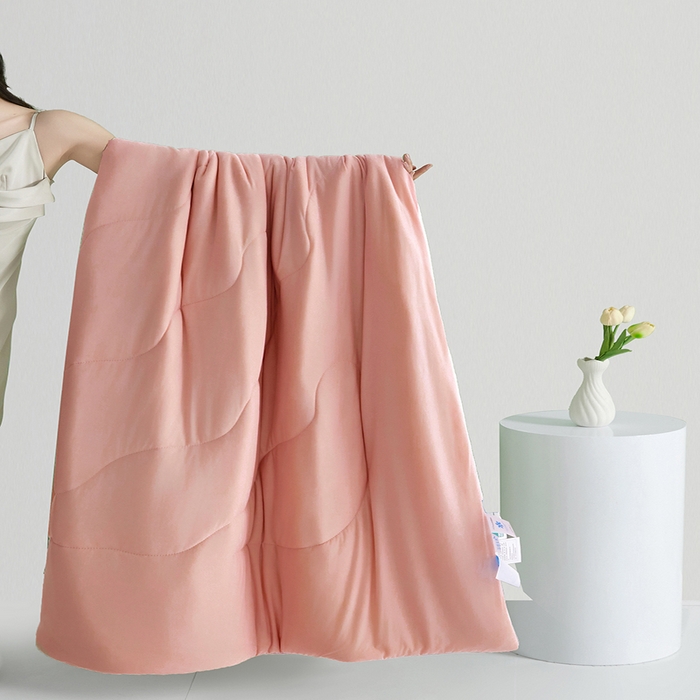 91家纺网 家纺一手货源 找家纺 米米儿家纺 2024新款A类瓜瓜凉感夏被空调被夏凉被西瓜被 樱花粉灰