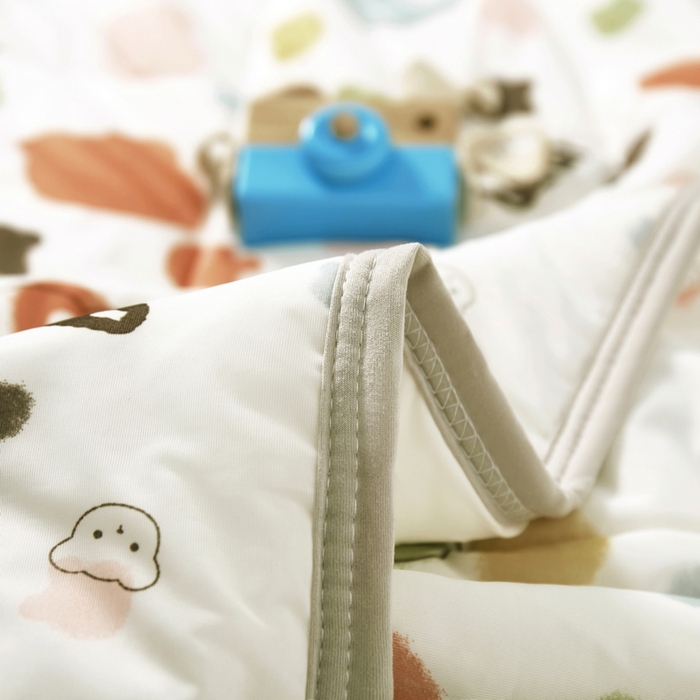 91家纺网 家纺一手货源 找家纺 丝涟家居 2025新款A类卡通小清新双面印花凉感丝夏被 七彩熊