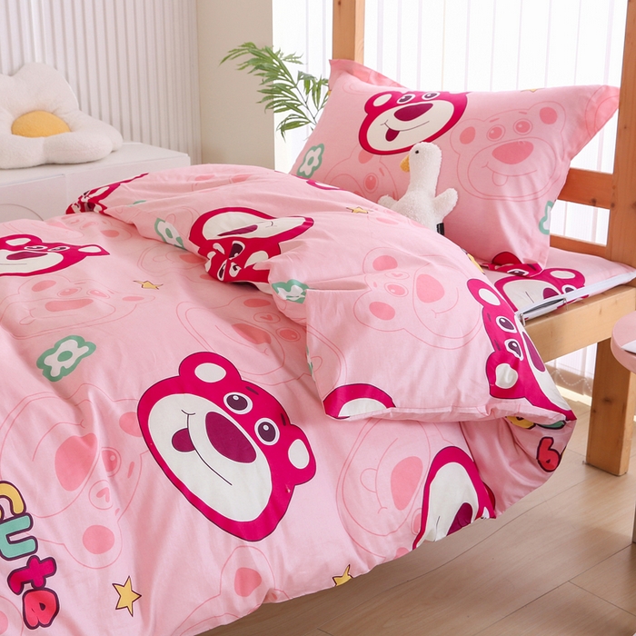 91家纺网 家纺一手货源 找家纺 凯森 133x72学生全棉三件套床单款上下铺宿舍六件套纯棉被套 草莓熊