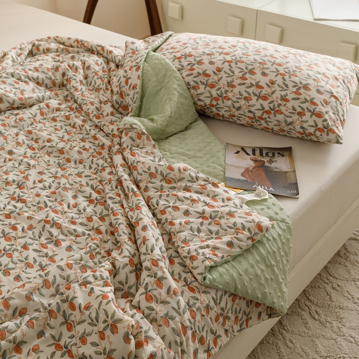 91家纺网 家纺一手货源 找家纺 绒梦里 2024新款小凉皮凉感冰豆豆ins夏被直播爆款夏凉被空调被 硕果