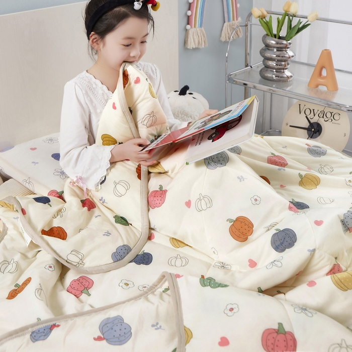 91家纺网 家纺一手货源 找家纺 丝涟家居 2025新款A类卡通小清新双面印花凉感丝夏被 多彩南瓜