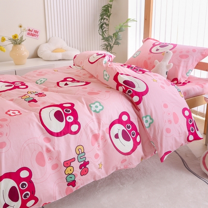 91家纺网 家纺一手货源 找家纺 凯森 133x72学生全棉三件套床单款上下铺宿舍六件套纯棉被套 草莓熊