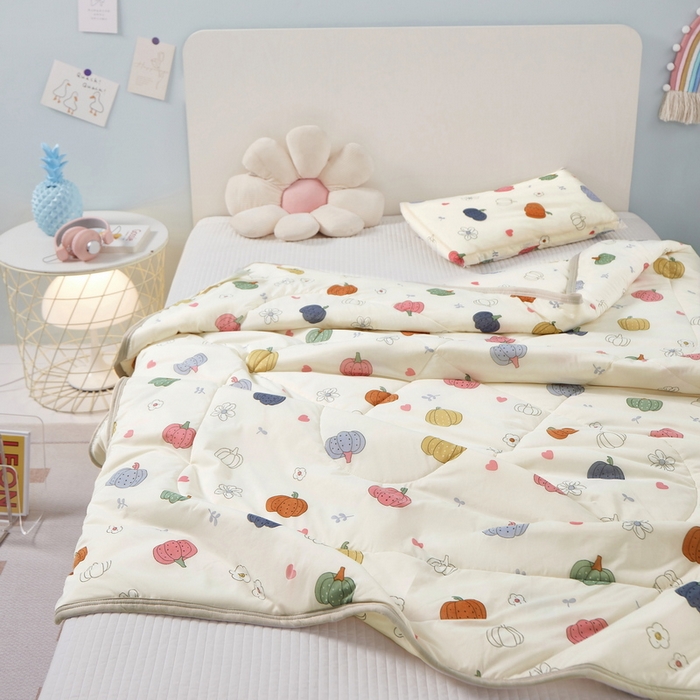 91家纺网 家纺一手货源 找家纺 丝涟家居 2025新款A类卡通小清新双面印花凉感丝夏被 多彩南瓜