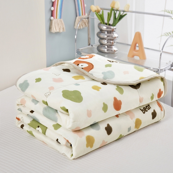 91家纺网 家纺一手货源 找家纺 丝涟家居 2025新款A类卡通小清新双面印花凉感丝夏被 七彩熊