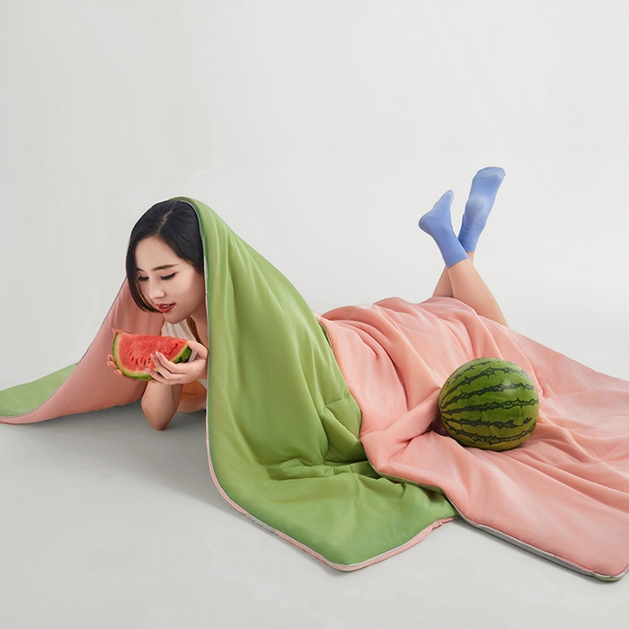 91家纺网 家纺一手货源 找家纺 米米儿家纺 2024新款A类瓜瓜凉感夏被空调被夏凉被西瓜被 蜜瓜绿粉