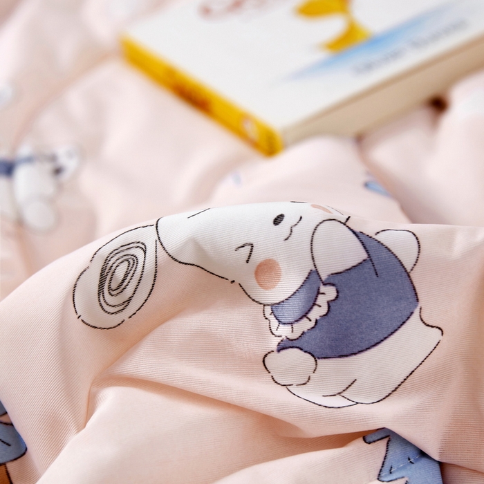 91家纺网 家纺一手货源 找家纺 丝涟家居 2025新款A类卡通小清新双面印花凉感丝夏被 森林兔