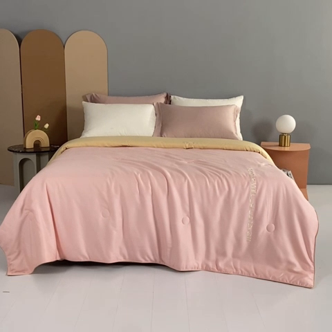 91家纺网 家纺一手货源 找家纺 子由家居 2024新款水洗真丝轻奢绣花夏被四件套 轻奢绣花-暗粉