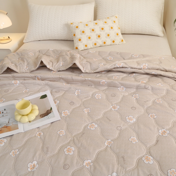 91家纺网 家纺一手货源 找家纺 被多多 2024新款清新印花亲肤绒夏被 梦中花