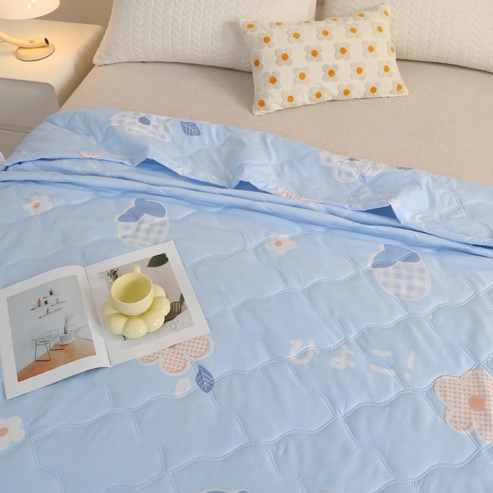 91家纺网 家纺一手货源 找家纺 被多多 2024新款清新印花亲肤绒夏被 澜花