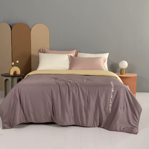 91家纺网 家纺一手货源 找家纺 子由家居 2024新款水洗真丝轻奢绣花夏被四件套 轻奢绣花-英伦灰