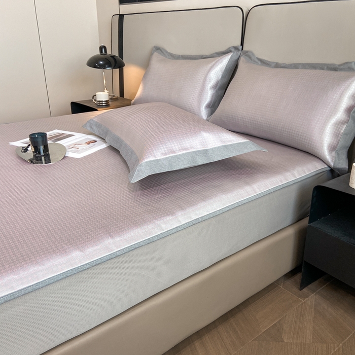 91家纺网 家纺一手货源 找家纺 由有2024升级款A类抗菌高精密色织提花可水洗冰丝凉席三件套/床笠款  千鸟格-粉