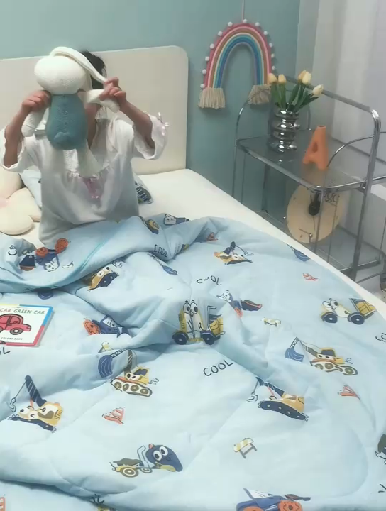 91家纺网 家纺一手货源 找家纺 丝涟家居 2025新款A类卡通小清新双面印花凉感丝夏被 小挖机