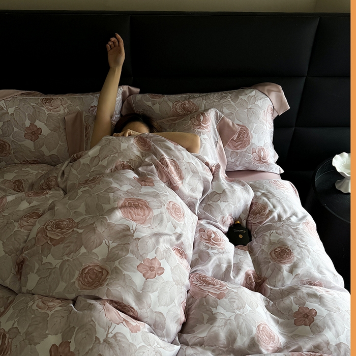 91家纺网 家纺一手货源 找家纺 娇逸家居 2025新款60支兰精天丝数码印花宽边四件套 瑰丽