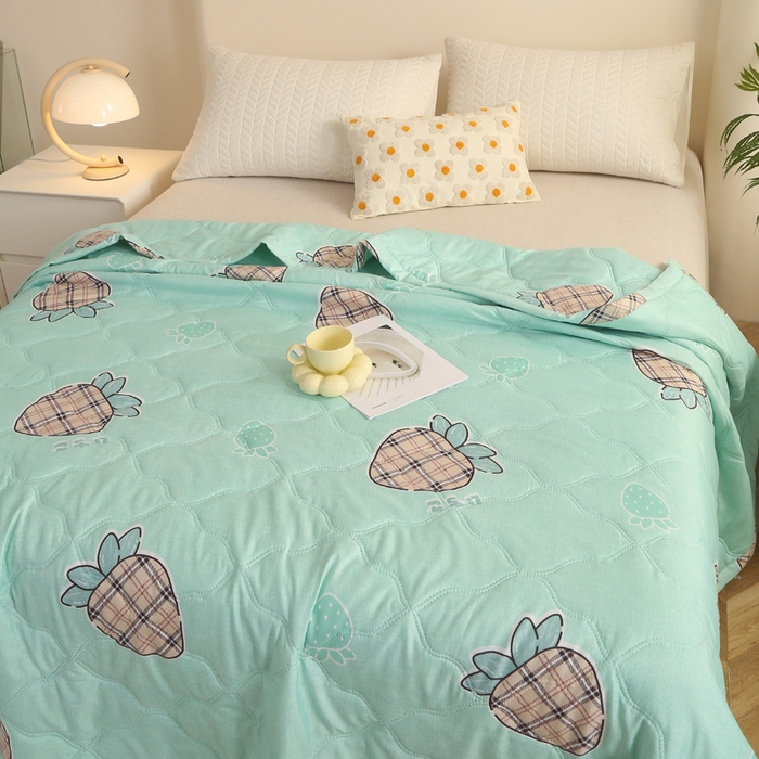 91家纺网 家纺一手货源 找家纺 被多多 2024新款清新印花亲肤绒夏被 莓烦恼-绿