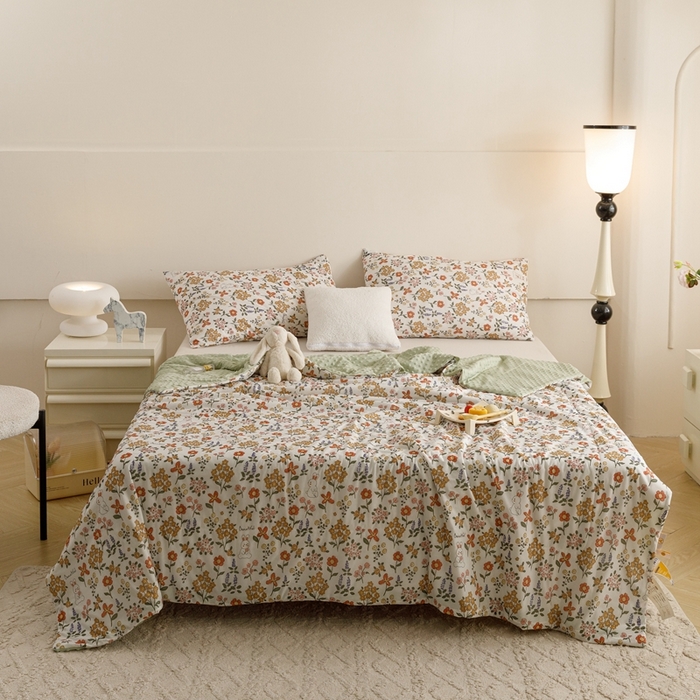 91家纺网 家纺一手货源 找家纺 绒梦里 2024新款小凉皮凉感冰豆豆ins夏被直播爆款夏凉被空调被 花间小兔