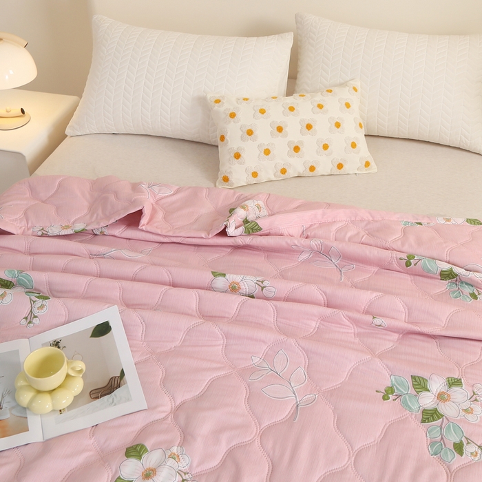 91家纺网 家纺一手货源 找家纺 被多多 2024新款清新印花亲肤绒夏被 秘密花园