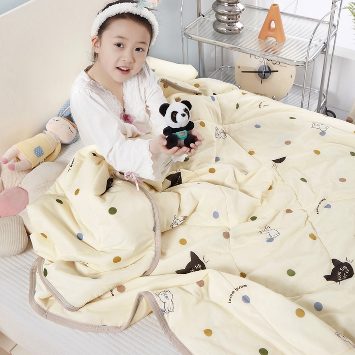 91家纺网 家纺一手货源 找家纺 丝涟家居 2025新款A类卡通小清新双面印花凉感丝夏被 波点猫