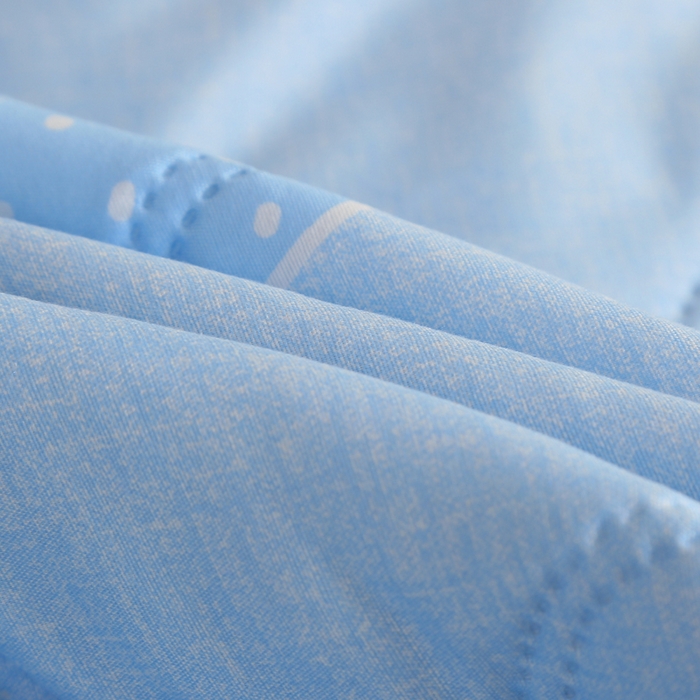 91家纺网 家纺一手货源 找家纺 被多多 2024新款清新印花亲肤绒夏被 莓烦恼-蓝