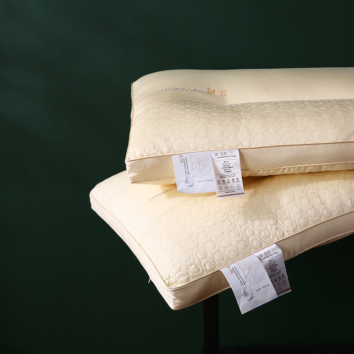 91家纺网 家纺一手货源 找家纺 （总）沃兰国际 刺绣臻丝亲肤SPA透气护颈椎枕芯安睡枕头