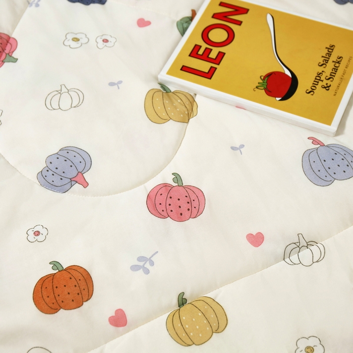 91家纺网 家纺一手货源 找家纺 丝涟家居 2025新款A类卡通小清新双面印花凉感丝夏被 多彩南瓜