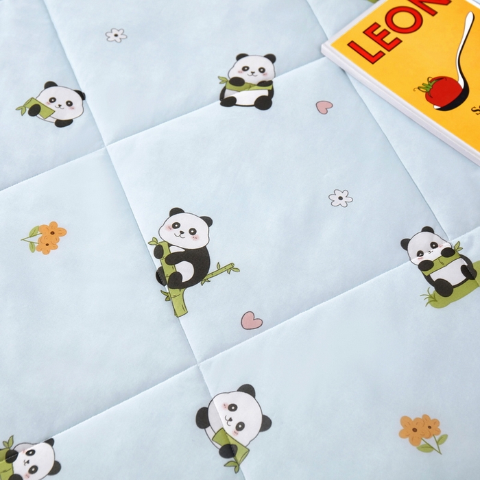 91家纺网 家纺一手货源 找家纺 丝涟家居 2025新款A类卡通小清新双面印花凉感丝夏被 熊猫团团