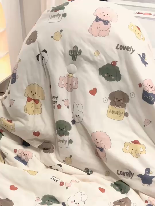 91家纺网 家纺一手货源 找家纺 丝涟家居 2025新款A类双面针织棉卡通小清新滚绳工艺夏被 茶杯狗