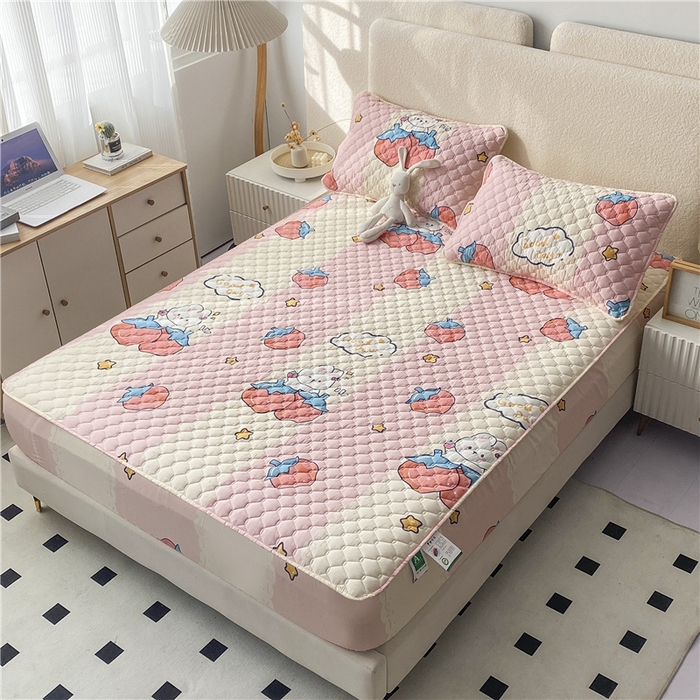 91家纺网 家纺一手货源 找家纺 九亭家纺 2024新款A类全棉抗菌夹棉床笠 全棉-草莓萌兔