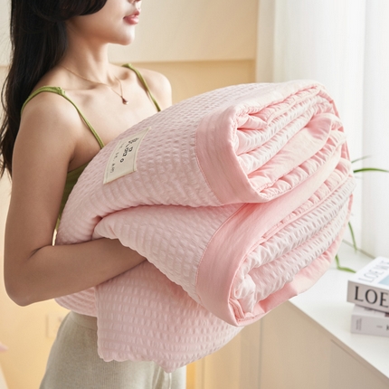 91家纺网 家纺一手货源 找家纺 2024子由家居b类水洗棉泡泡格大豆纤维夏被 泡泡格-浅粉