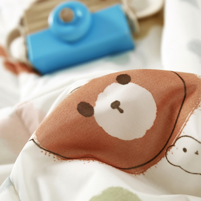 91家纺网 家纺一手货源 找家纺 丝涟家居 2025新款A类卡通小清新双面印花凉感丝夏被 七彩熊