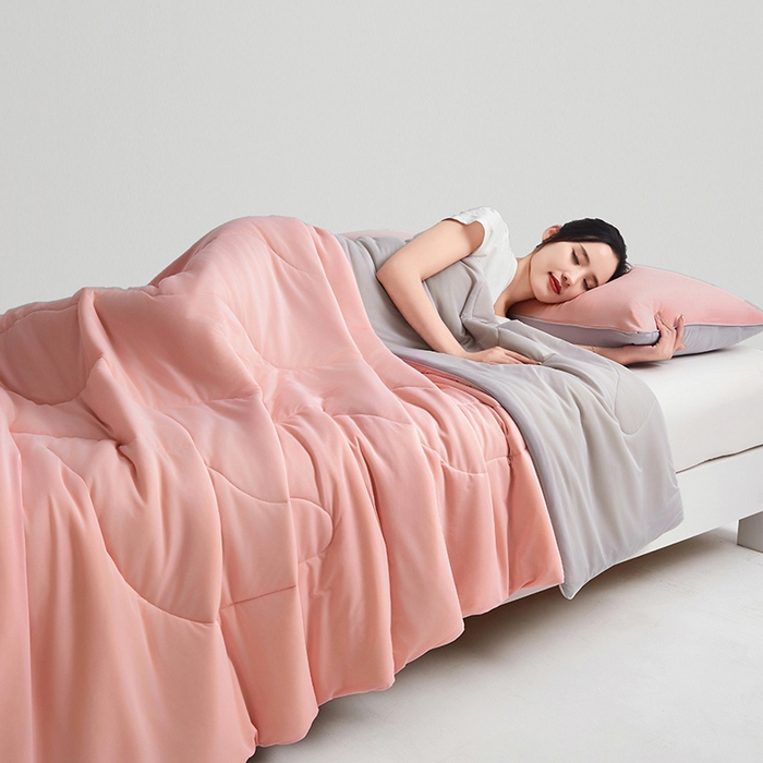 91家纺网 家纺一手货源 找家纺 米米儿家纺 2024新款A类瓜瓜凉感夏被空调被夏凉被西瓜被 樱花粉灰