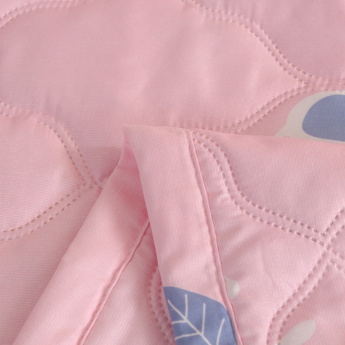 91家纺网 家纺一手货源 找家纺 被多多 2024新款清新印花亲肤绒夏被 甜心草莓