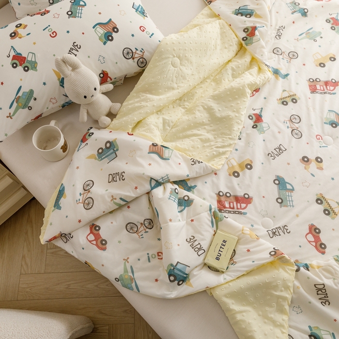 91家纺网 家纺一手货源 找家纺 绒梦里 2024新款小凉皮凉感冰豆豆ins夏被直播爆款夏凉被空调被 车车世界