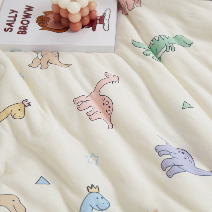 91家纺网 家纺一手货源 找家纺 丝涟家居 2025新款A类双面针织棉卡通小清新滚绳工艺夏被 恐龙时代