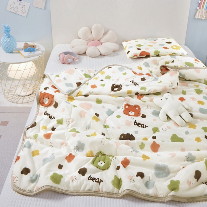 91家纺网 家纺一手货源 找家纺 丝涟家居 2025新款A类卡通小清新双面印花凉感丝夏被 七彩熊