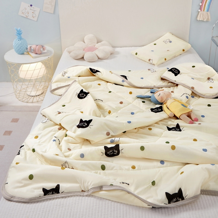 91家纺网 家纺一手货源 找家纺 丝涟家居 2025新款A类卡通小清新双面印花凉感丝夏被 波点猫