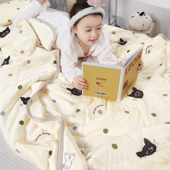 91家纺网 家纺一手货源 找家纺 丝涟家居 2025新款A类卡通小清新双面印花凉感丝夏被 波点猫