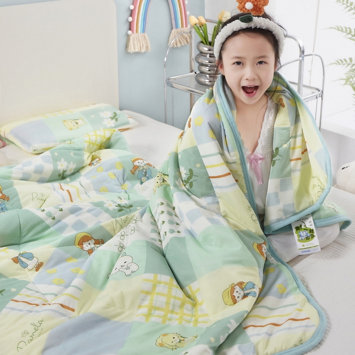 91家纺网 家纺一手货源 找家纺 丝涟家居 2025新款A类卡通小清新双面印花凉感丝夏被 小女孩